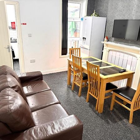 Three Rose Manor At Warwick Road Near Birmingham Airport Hotel ภายนอก รูปภาพ