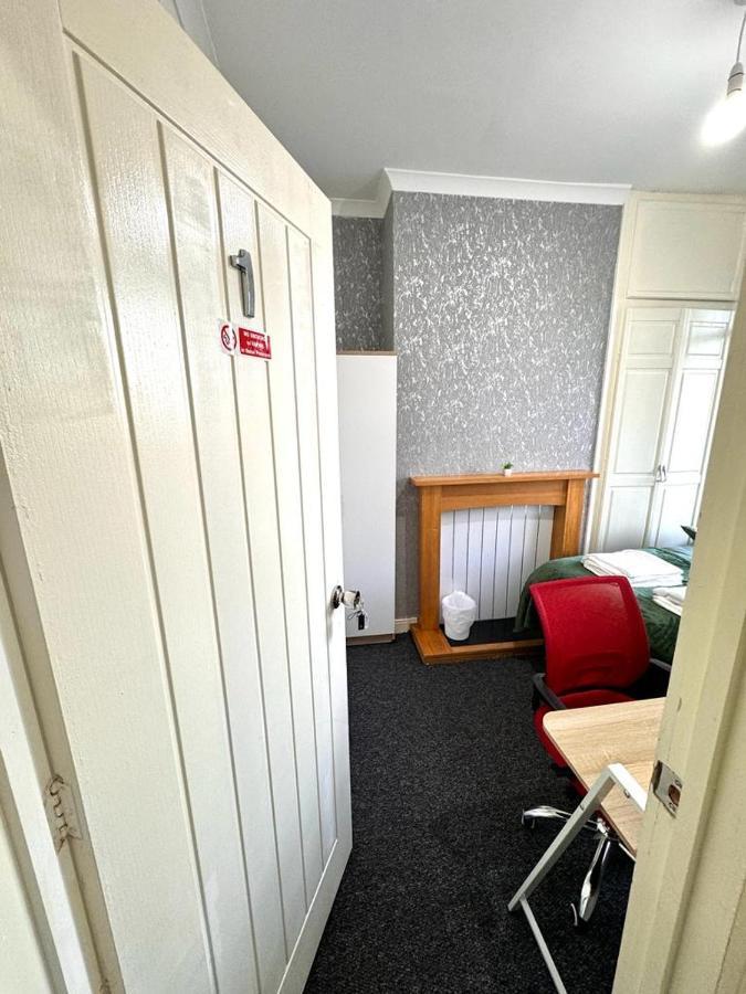Three Rose Manor At Warwick Road Near Birmingham Airport Hotel ภายนอก รูปภาพ