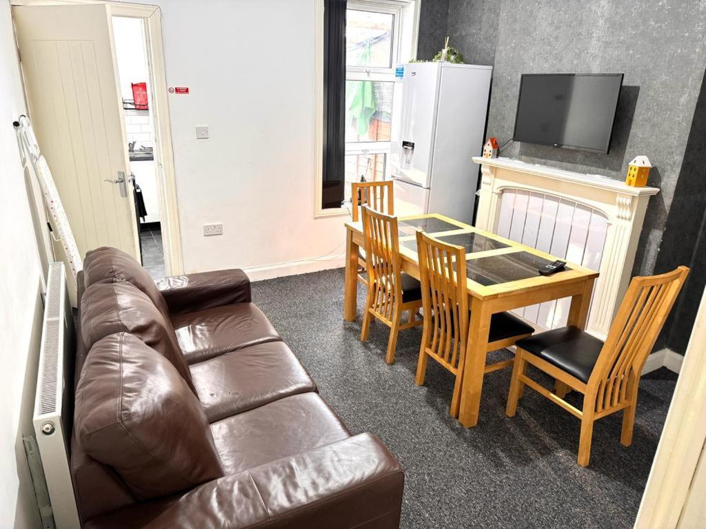 Three Rose Manor At Warwick Road Near Birmingham Airport Hotel ภายนอก รูปภาพ