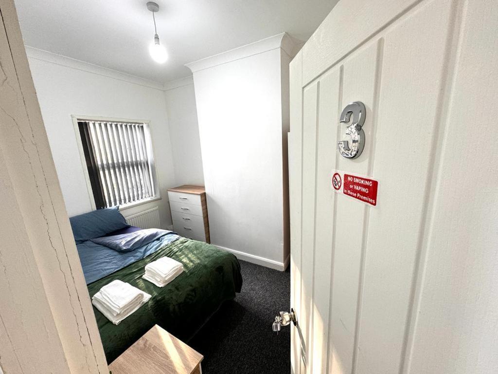 Three Rose Manor At Warwick Road Near Birmingham Airport Hotel ภายนอก รูปภาพ