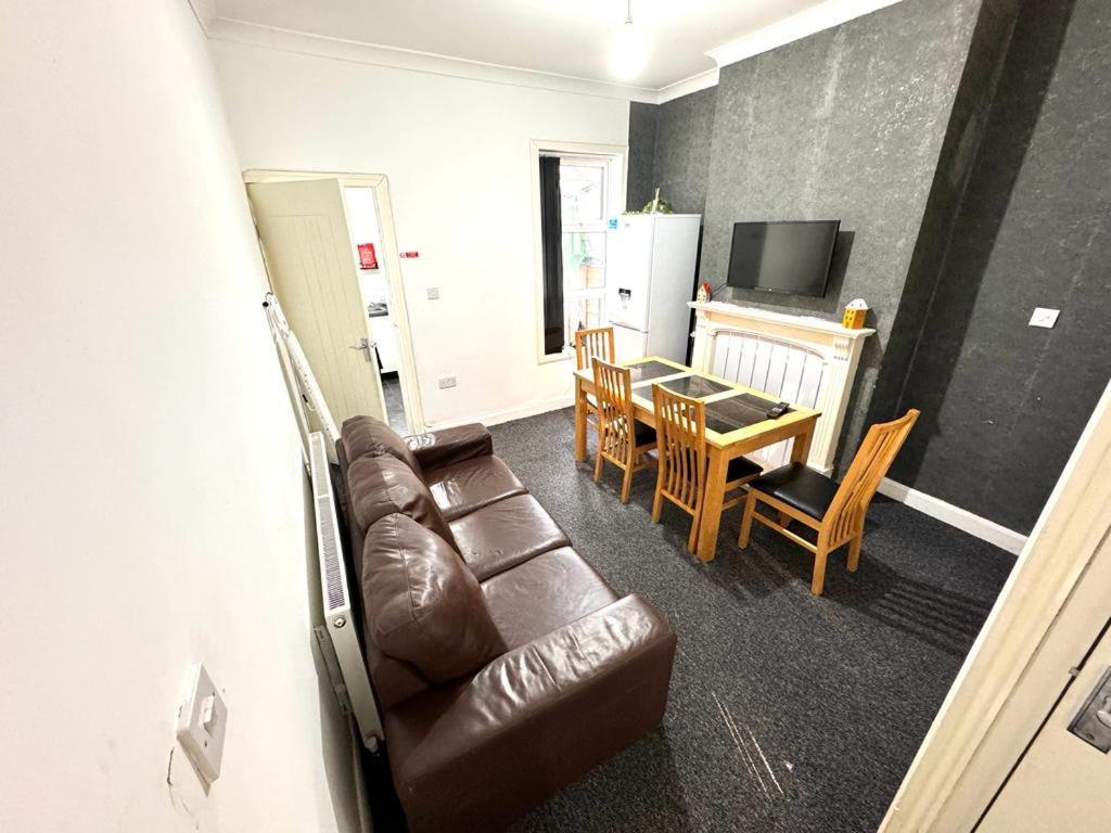 Three Rose Manor At Warwick Road Near Birmingham Airport Hotel ภายนอก รูปภาพ